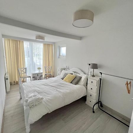 Newly Renovated 1 Bedroom Flat With Garden Pergola Ennis Exterior photo