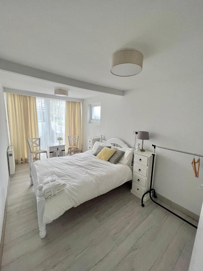 Newly Renovated 1 Bedroom Flat With Garden Pergola Ennis Exterior photo